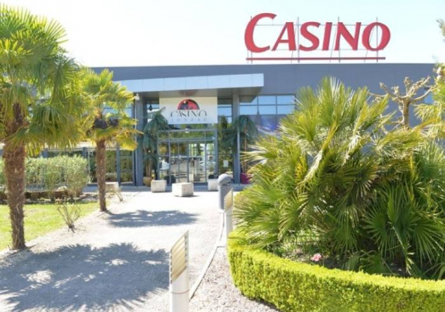 LE CASINO DE JONZAC S'OFFRE UN LIFTING (1).jpg